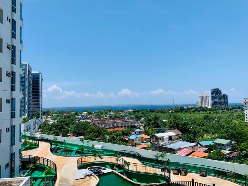 Готель The Mactan Town Мактан Екстер'єр фото